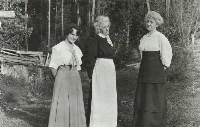 Undated photo of Edith Moulton (left), Jennie Moulton (center), and Jeanie Moulton (right). Photo courtesy of Kristi Tvrdy.