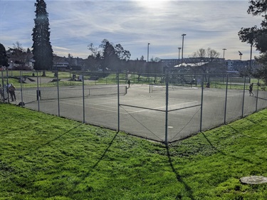Peter-Kirk-Park-tennis-courts-2022-800.jpg